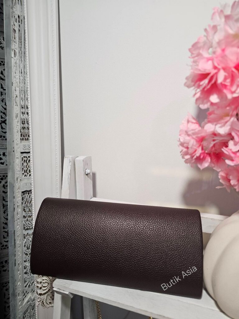 Torebka brązowa wieczorowa ze złotym łańcuszkiem