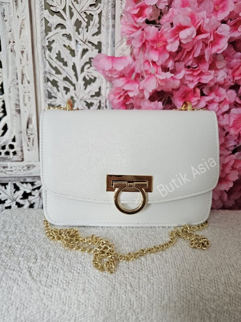 Torebka biała ze złotymi zdobieniami ze złotym łańcuszkiem