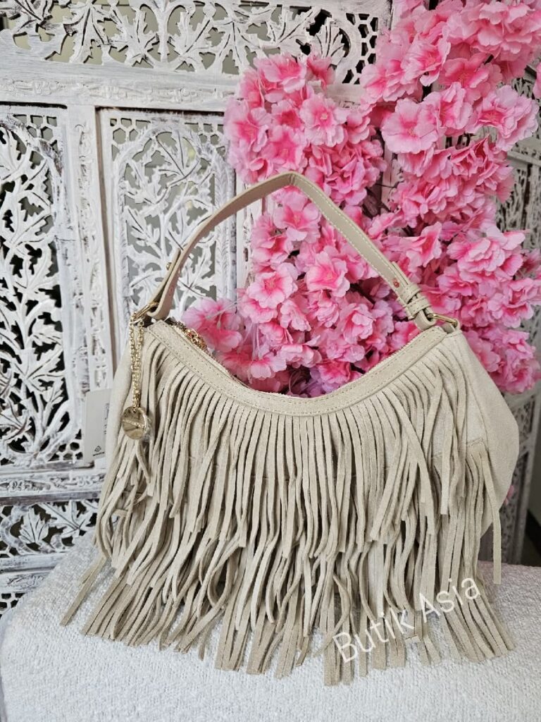 Torebka beżowa z frędzlami zamszowa z długim paskiem