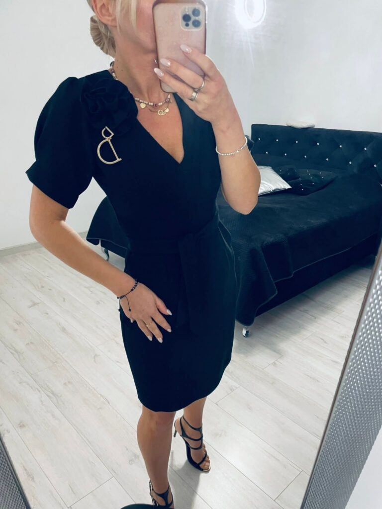 Sukienka ANASTIA czarna 38/M 40/L 42/XL z kwiatem